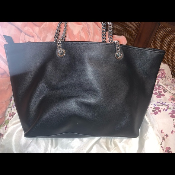 Michael Kors zippered tote 👜 - Picture 7 of 10